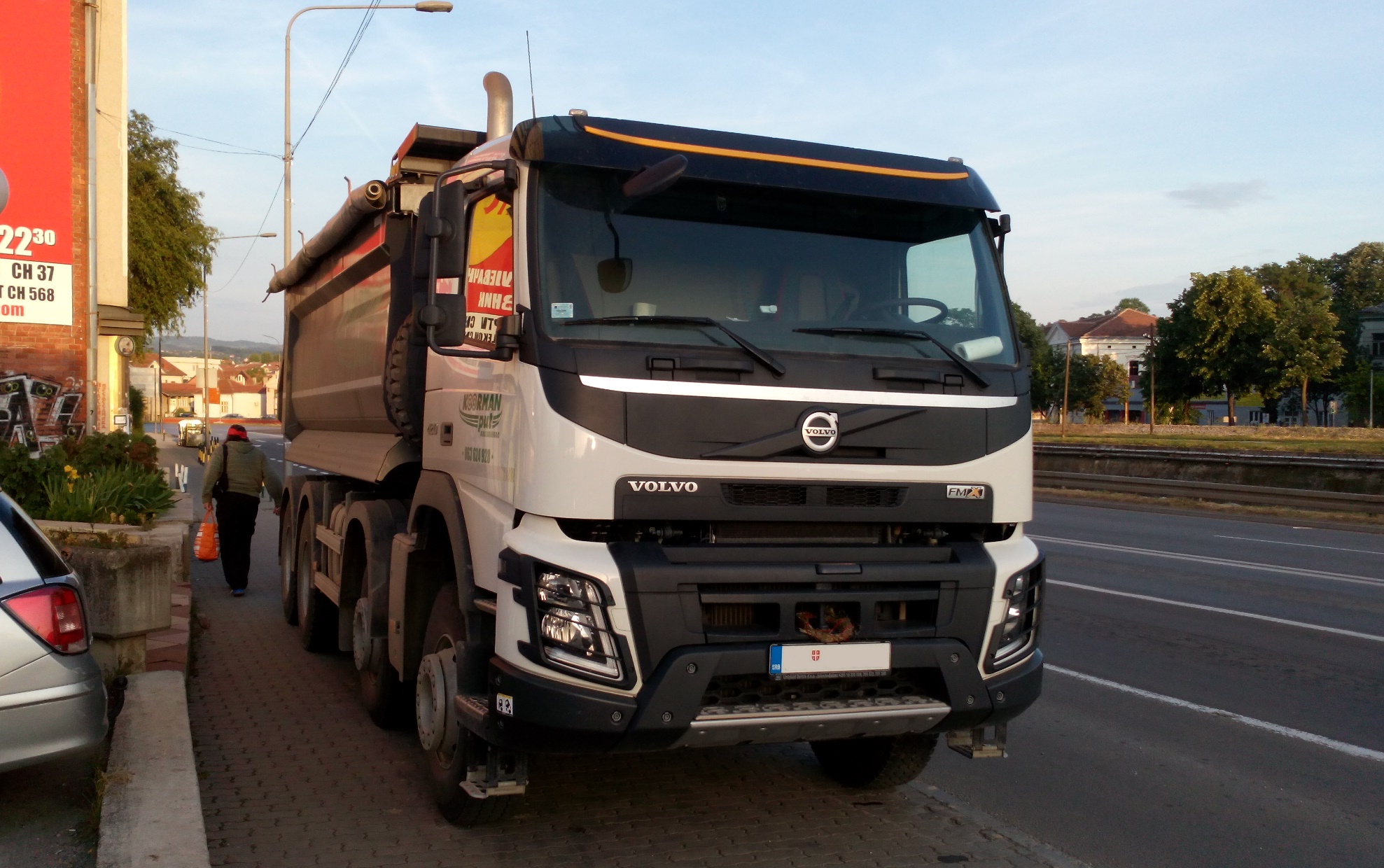 Camion bi benne 26t blanc SCT Transport Mayotte
