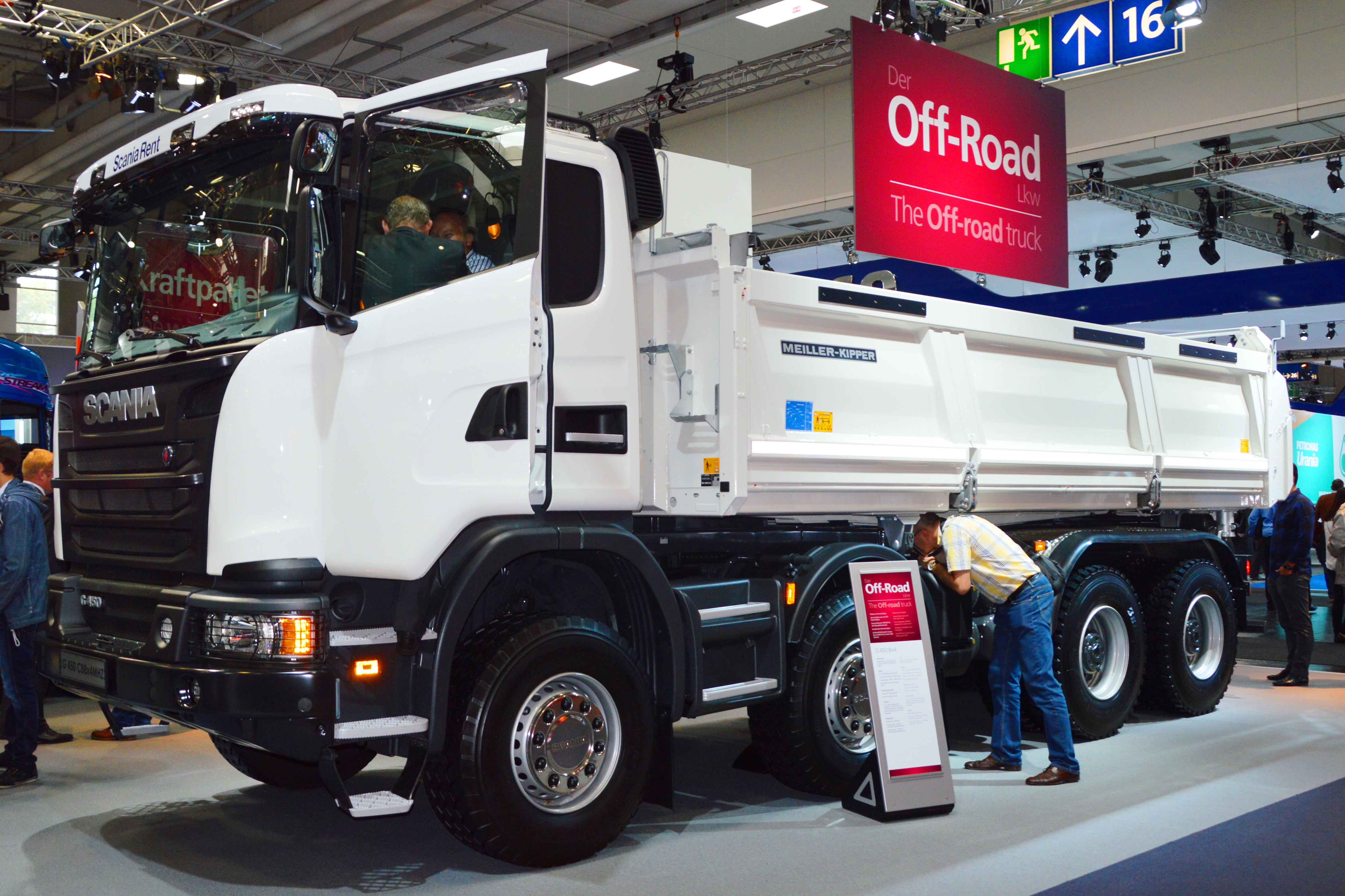 Camion bi benne 32t blanc SCT Transport